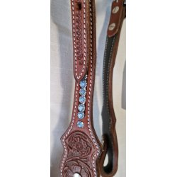 Showhodelag med bl� krystaller 